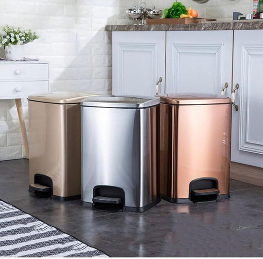 Poubelle de cuisine Design avec pédale-metallisee